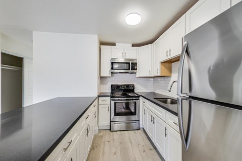 Floor plan for 2 beds, 1 bath, 600 sqft